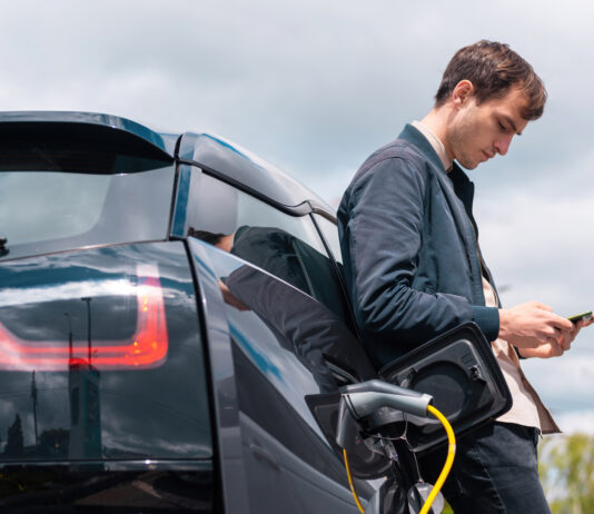 Híbridos e elétricos usados