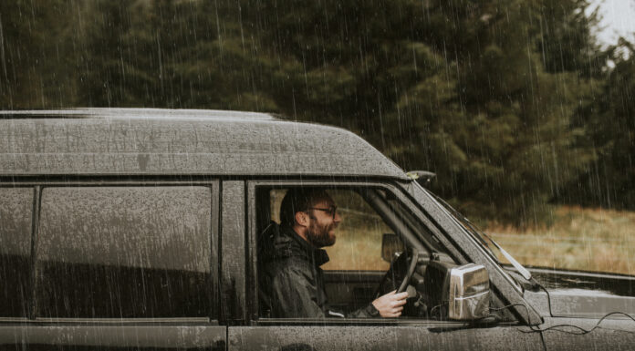 Como evitar problemas no carro em dias de chuva intensa