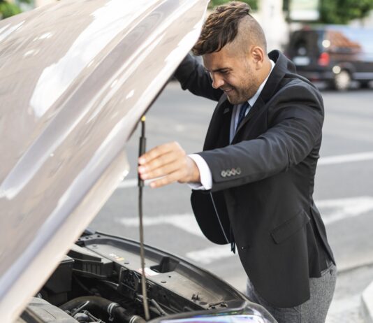 Checklist de fim de ano: o que revisar no carro antes de pegar estrada